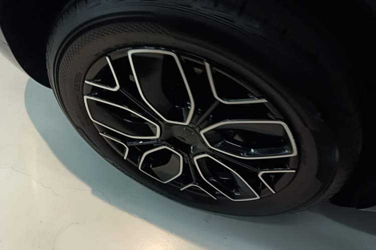 Used Avatr 07 2026 Ultra Pure-Electric All-Wheel-Drive Version Right Rear Wheel Hub