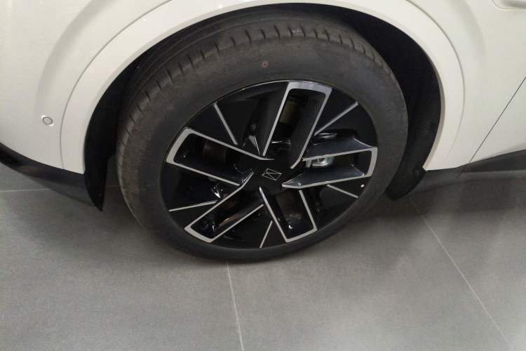 Used Avatr 07 2026 Ultra Pure-Electric All-Wheel-Drive Version Left Front Wheel Hub