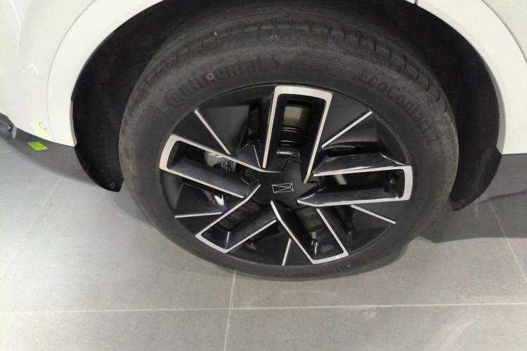 Used Avatr 07 2026 Ultra Pure-Electric All-Wheel-Drive Version Right Rear Wheel Hub