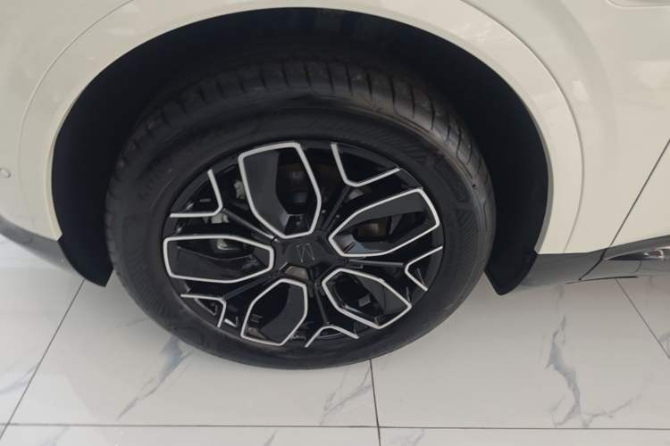 Used Avatr 07 2026 Max+ Range-Extended Version 52.01kWh Left Front Wheel Hub