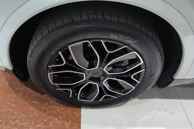 Used Avatr 07 2026 Ultra Pure-Electric All-Wheel-Drive Version Left Front Wheel Hub