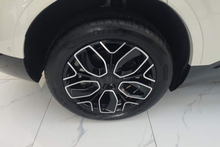 Used Avatr 07 2026 Max+ Range-Extended Version 52.01kWh Right Rear Wheel Hub