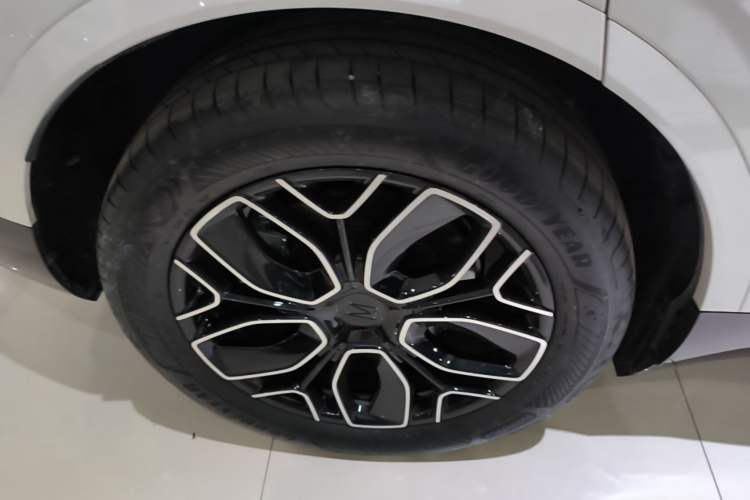 Used Avatr 07 2026 Ultra Pure-Electric All-Wheel-Drive Version Right Rear Wheel Hub