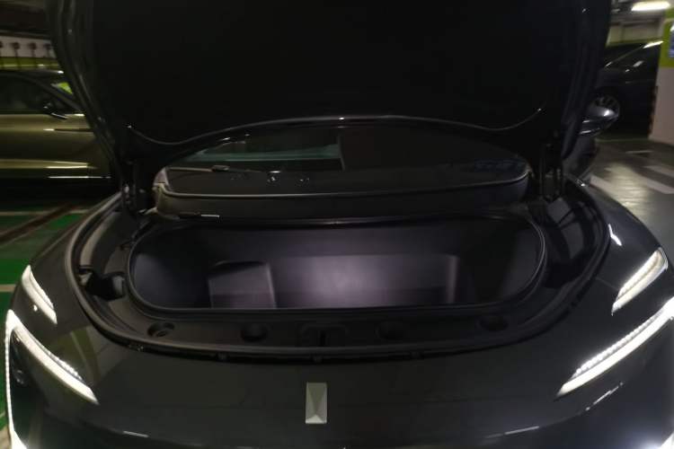 Used Avatr 11 2023 HarmonyOS Version Smart Enjoyment Upgrade Model 90-Degree Rear-Wheel Drive Edition Engine Bay