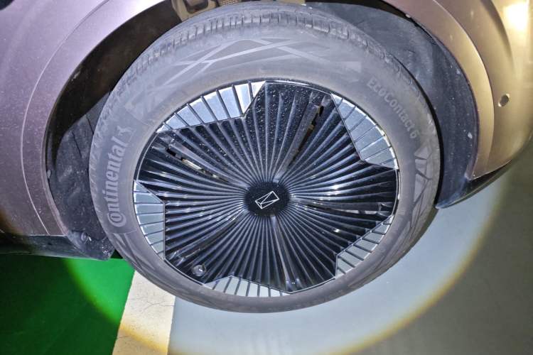 Used Avatr 11 2023 Long-Range Single-Motor Version 5 Seats Right Front Wheel Hub