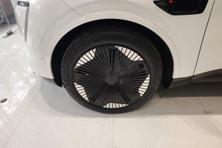 Used Avatr 11 2023 Long-Range Single-Motor Version 5 Seats Left Front Wheel Hub