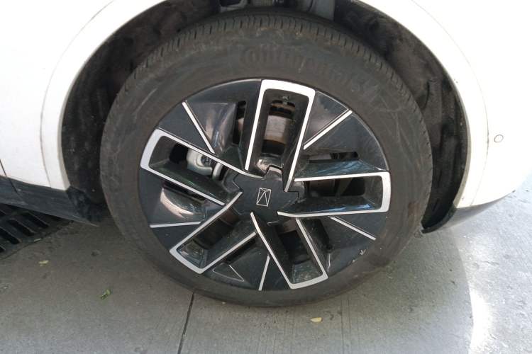 Used Avatr 11 2023 Harmony 90-degree Rear-wheel Drive Edition Right Front Wheel Hub