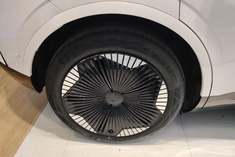 Used Avatr 11 2023 Long-Range Single-Motor Version 5 Seats Right Rear Wheel Hub