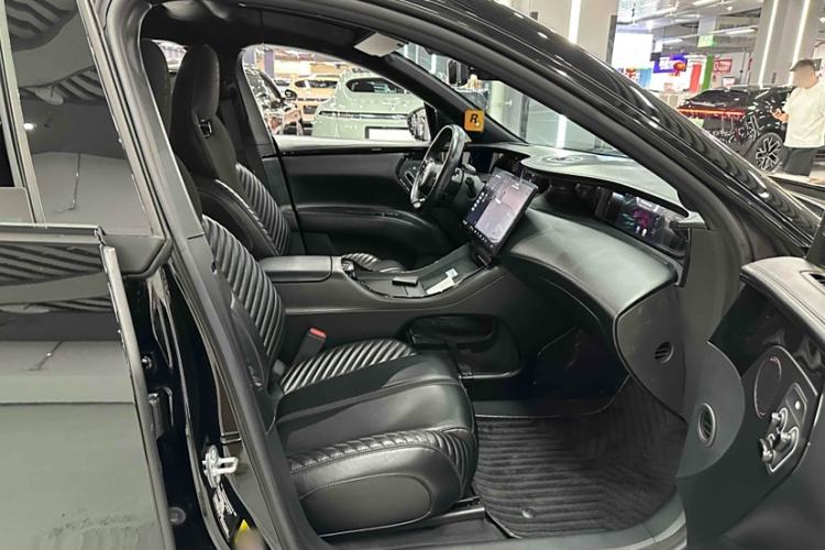 Used Avatr 11 2022 011 MMW Collaboration Limited Edition Interior 7