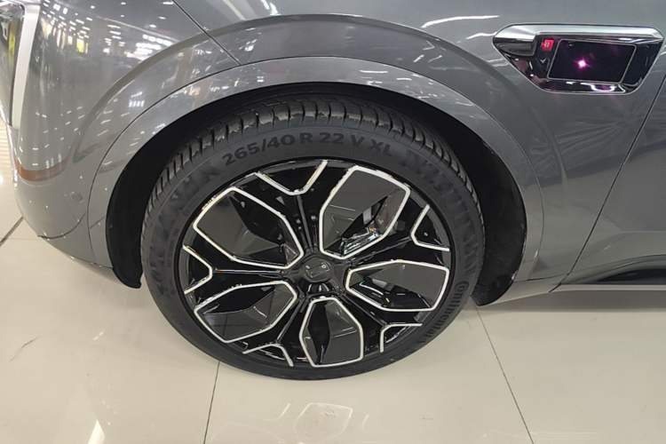 Used Avatr 11 2022 Long-Range Dual-Motor Luxury Edition 5 Seats Left Front Wheel Hub