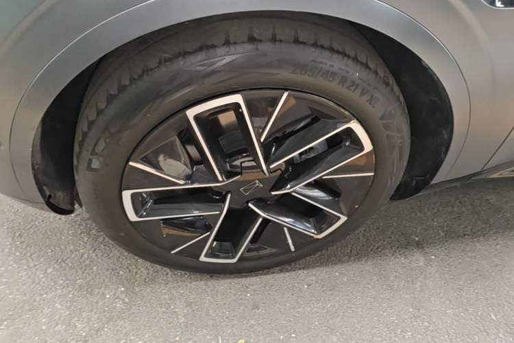 Used Avatr 11 2022 Long-Range Dual-Motor Luxury Edition 5 Seats Left Front Wheel Hub