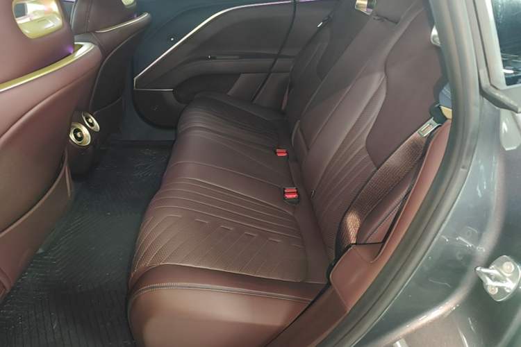 Used Avatr 11 2022 Long-Range Dual-Motor Luxury Edition 5 Seats Left Rear Seat