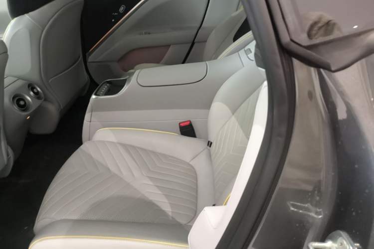 Used Avatr 11 2022 Ultra-Long Range Dual-Motor Luxury Edition 4 Seats Left Rear Seat