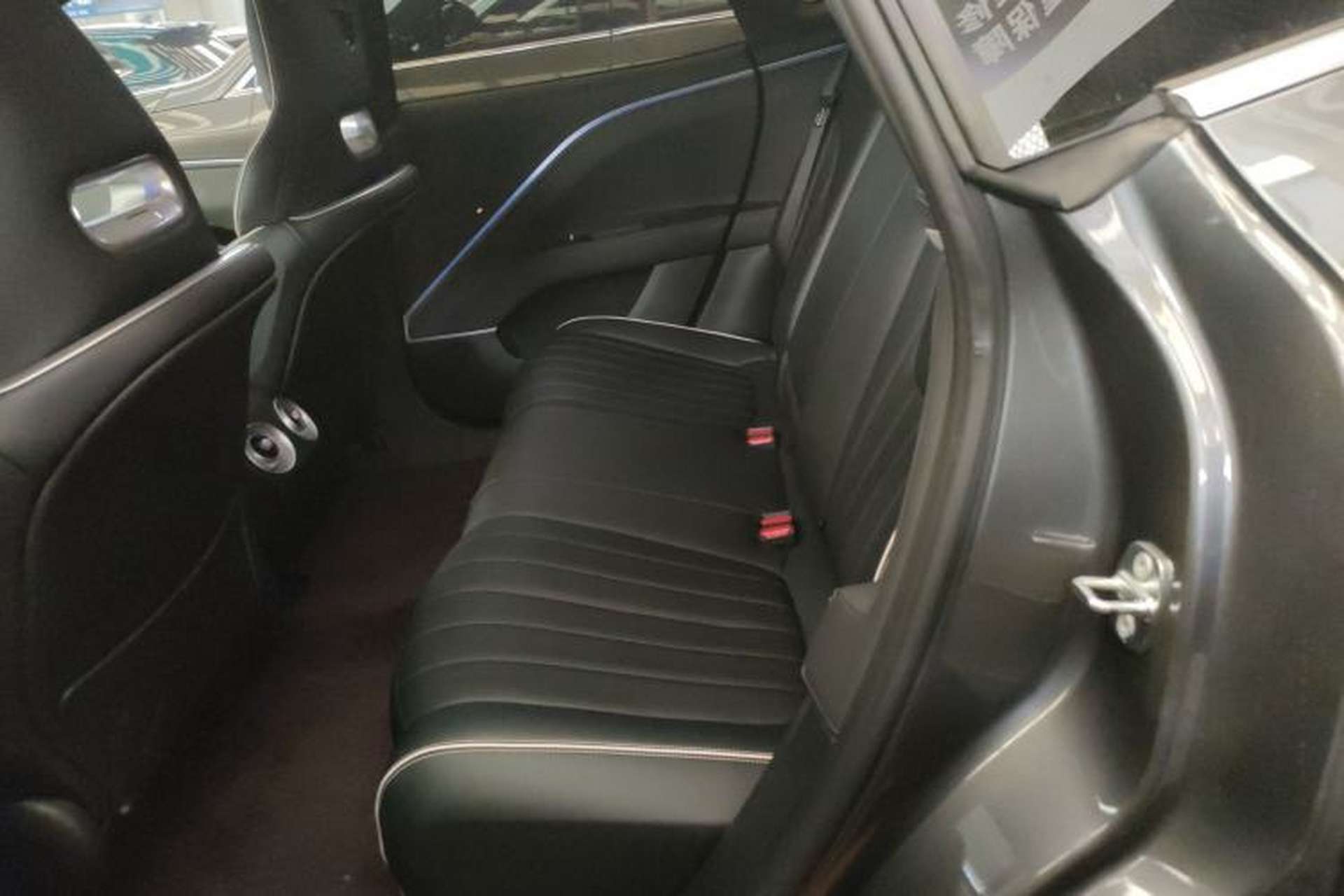 Used Avatr 11 2022 Long-Range Dual-Motor Luxury Edition 5 Seats Left Rear Seat