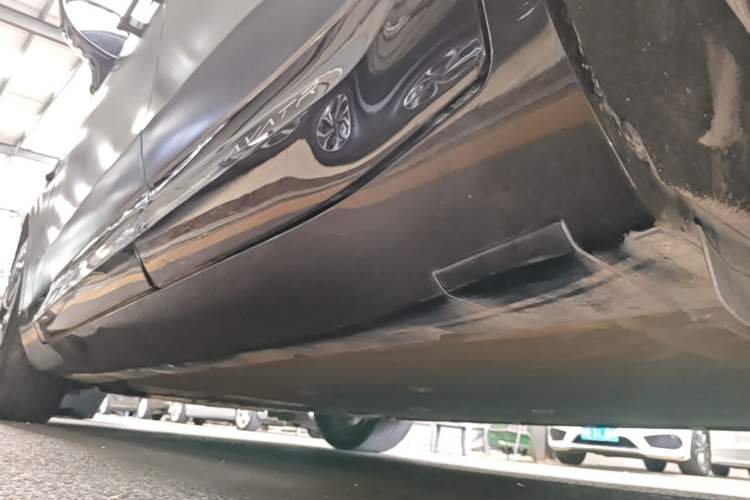 Used Avatr 11 2022 Long-Range Dual-Motor Luxury Edition 5 Seats Left Side Sill