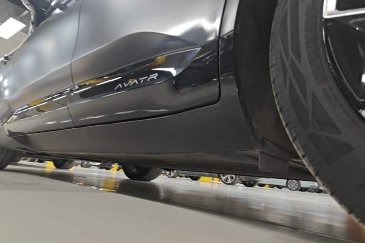 Used Avatr 11 2022 Long-Range Dual-Motor Version 5 Seats Left Side Sill