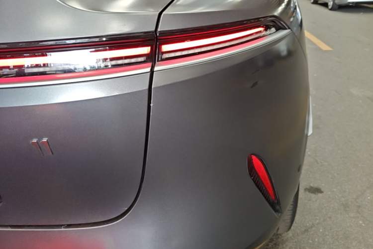 Used Avatr 11 2022 Long-Range Dual-Motor Luxury Edition 5 Seats Right Rear Taillight