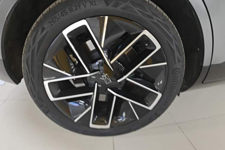 Used Avatr 11 2022 Long-Range Dual-Motor Version 5 Seats Right Rear Wheel Hub