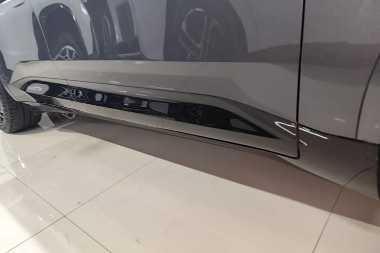 Used Avatr 11 2022 Long-Range Dual-Motor Luxury Edition 5 Seats Right Side Sill