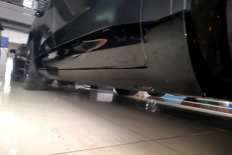Used Avatr 11 2022 Ultra-Long Range Dual-Motor Luxury Edition 4 Seats Right Side Sill