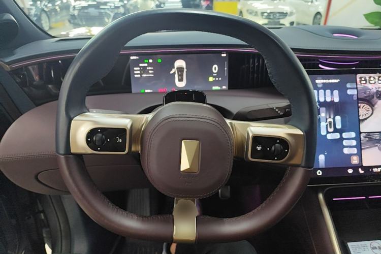 Used Avatr 11 2022 Long-Range Dual-Motor Luxury Edition 5 Seats Steering Wheel
