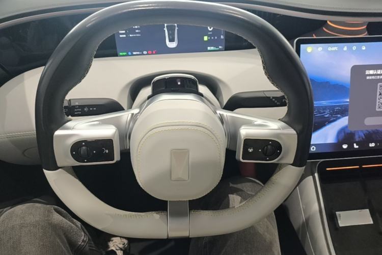 Used Avatr 11 2022 Ultra-Long Range Dual-Motor Luxury Edition 4 Seats Steering Wheel