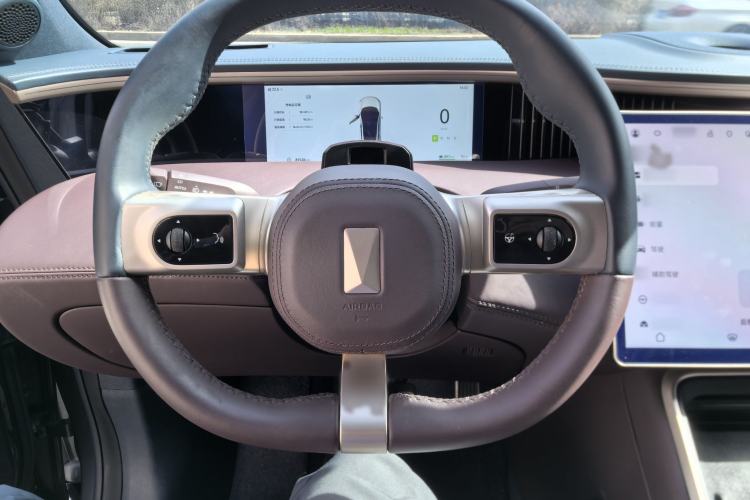 Used Avatr 11 2022 Ultra-Long Range Dual-Motor Luxury Edition 5 Seats Steering Wheel