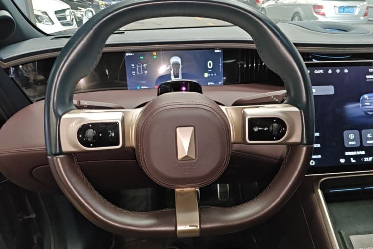 Used Avatr 11 2022 Long-Range Dual-Motor Luxury Edition 5 Seats Steering Wheel