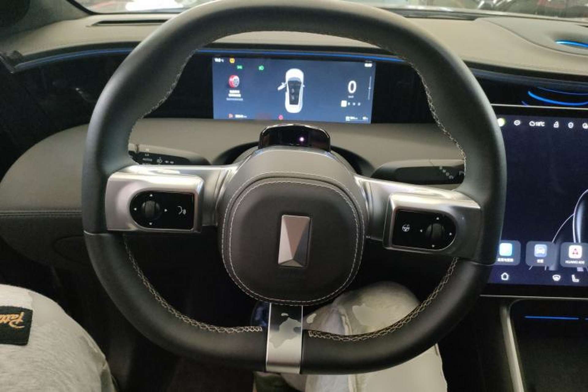 Used Avatr 11 2022 Long-Range Dual-Motor Luxury Edition 5 Seats Steering Wheel