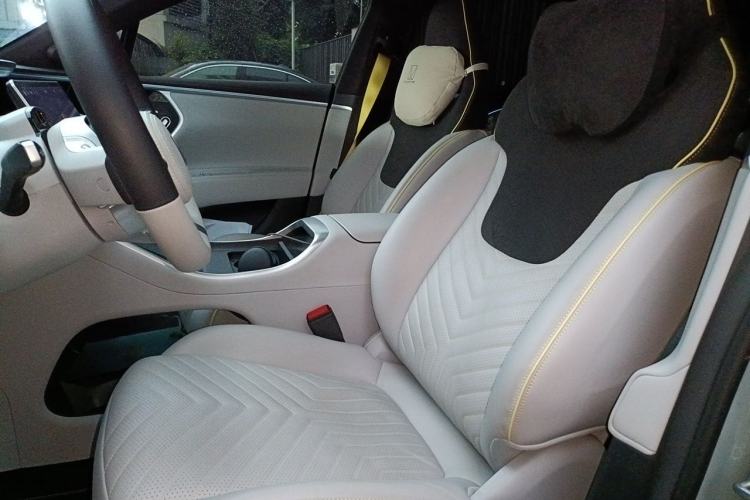 Used Avatr 11 2022 Long-Range Dual-Motor Luxury Edition 4 Seats Left Front Seat