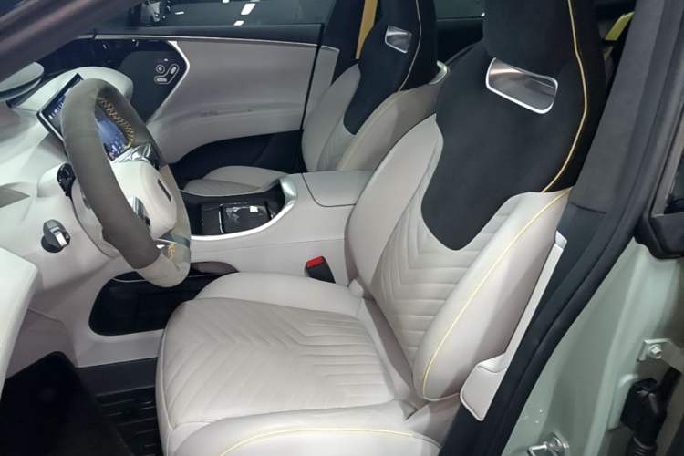 Used Avatr 11 2022 Long-Range Dual-Motor Luxury Edition 5 Seats Left Front Seat