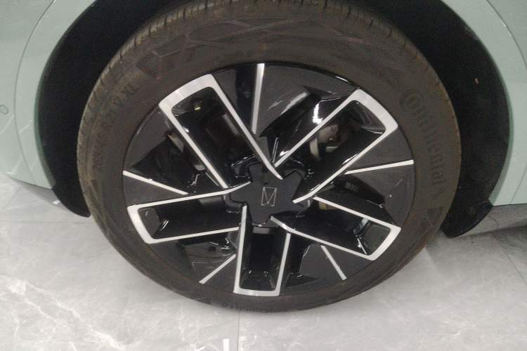 Used Avatr 11 2022 Long-Range Dual-Motor Luxury Edition 4 Seats Left Front Wheel Hub