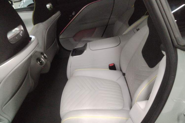 Used Avatr 11 2022 Long-Range Dual-Motor Luxury Edition 4 Seats Left Rear Seat