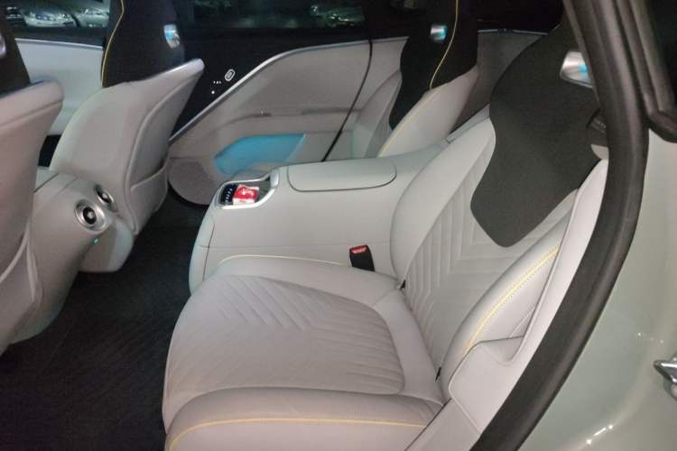 Used Avatr 11 2022 Long-Range Dual-Motor Luxury Edition 4 Seats Left Rear Seat