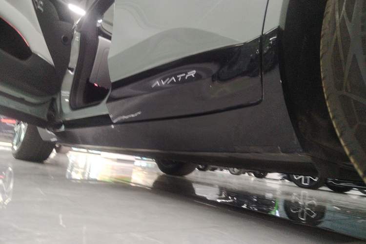 Used Avatr 11 2022 Long-Range Dual-Motor Luxury Edition 4 Seats Left Side Sill