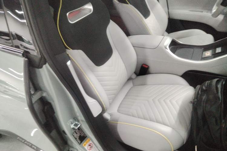 Used Avatr 11 2022 Long-Range Dual-Motor Luxury Edition 4 Seats Right Front Seat