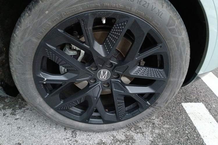 Used Avatr 11 2022 Long-Range Dual-Motor Luxury Edition 4 Seats Right Front Wheel Hub