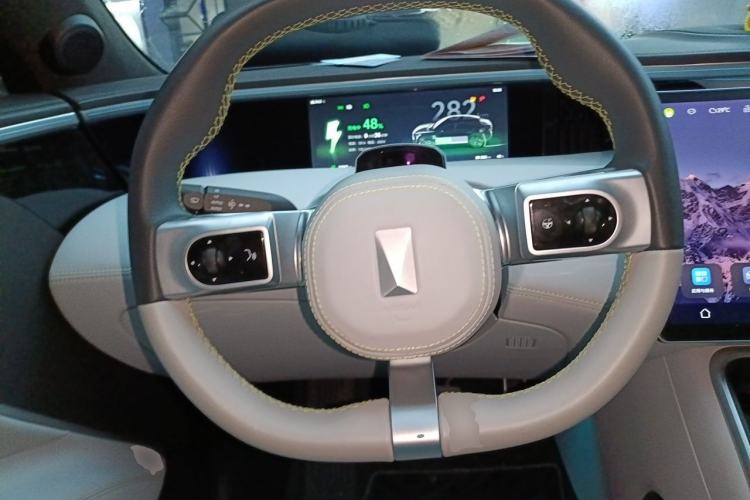 Used Avatr 11 2022 Long-Range Dual-Motor Luxury Edition 4 Seats Steering Wheel