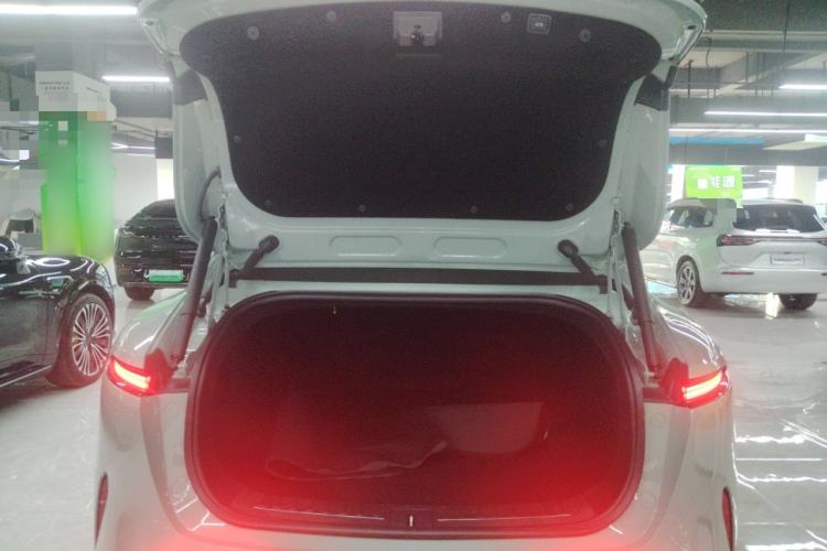 Used Avatr 11 2022 Long-Range Dual-Motor Luxury Edition 4 Seats Trunk