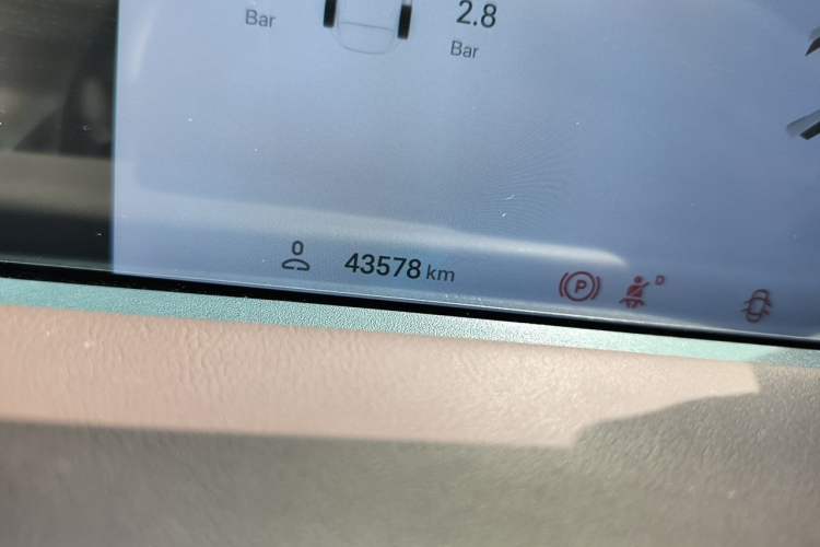 Used Avatr 11 2022 Long-Range Dual-Motor Luxury Edition 4 Seats Odometer Close Up