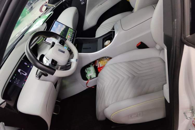 Used Avatr 11 2022 Long-Range Dual-Motor Luxury Edition 5 Seats Left Front Seat