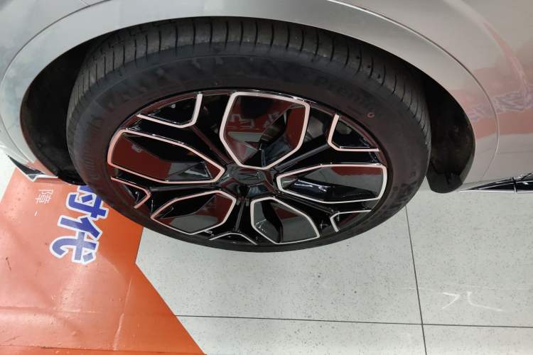 Used Avatr 11 2022 Long-Range Dual-Motor Luxury Edition 5 Seats Left Front Wheel Hub