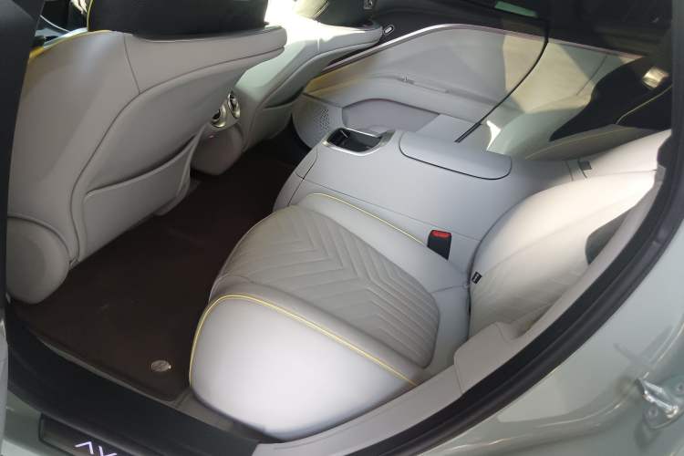 Used Avatr 11 2022 Long-Range Dual-Motor Luxury Edition 4 Seats Left Rear Seat