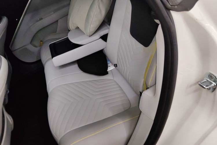 Used Avatr 11 2022 Long-Range Dual-Motor Luxury Edition 5 Seats Left Rear Seat