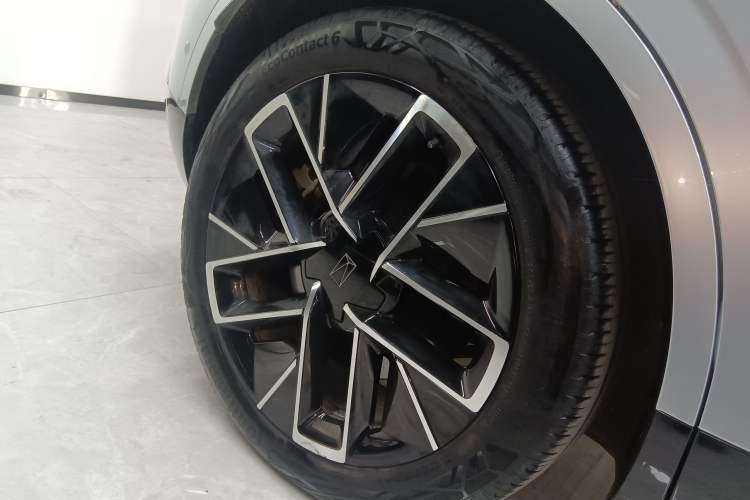 Used Avatr 11 2022 Long-Range Dual-Motor Luxury Edition 4 Seats Right Rear Wheel Hub