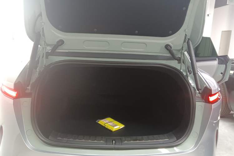 Used Avatr 11 2022 Long-Range Dual-Motor Luxury Edition 4 Seats Trunk