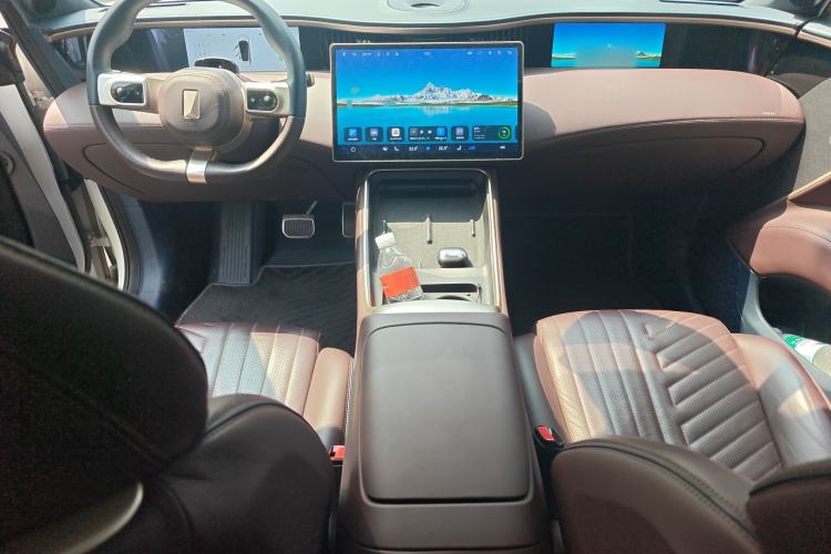 Used Avatr 11 2022 Long-Range Dual-Motor Luxury Edition 4 Seats Center Console