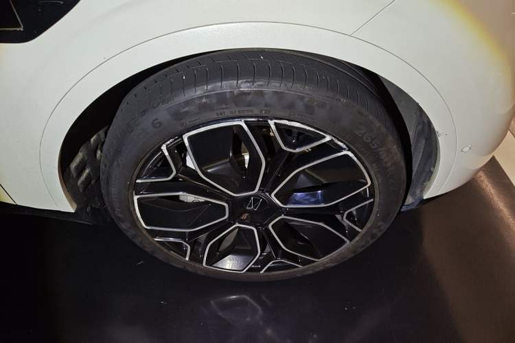Used Avatr 11 2022 Long-Range Dual-Motor Luxury Edition 5 Seats Exterior 7
