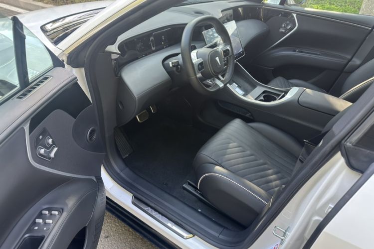 Used Avatr 11 2022 Long-Range Dual-Motor Luxury Edition 5 Seats Interior 3
