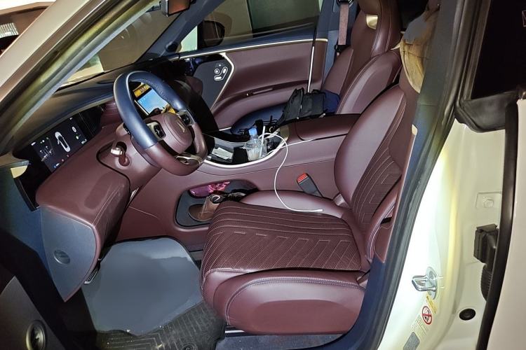 Used Avatr 11 2022 Long-Range Dual-Motor Luxury Edition 5 Seats Left Front Seat